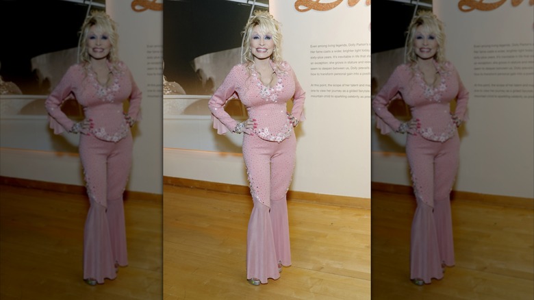 Dolly Parton full-body shot