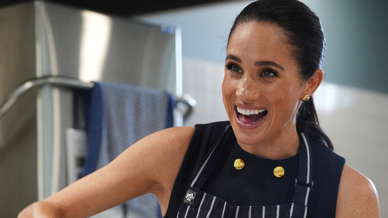 Meghan Markle greeting fans ecstatically while serving food at the Melbourne Children's Hospital