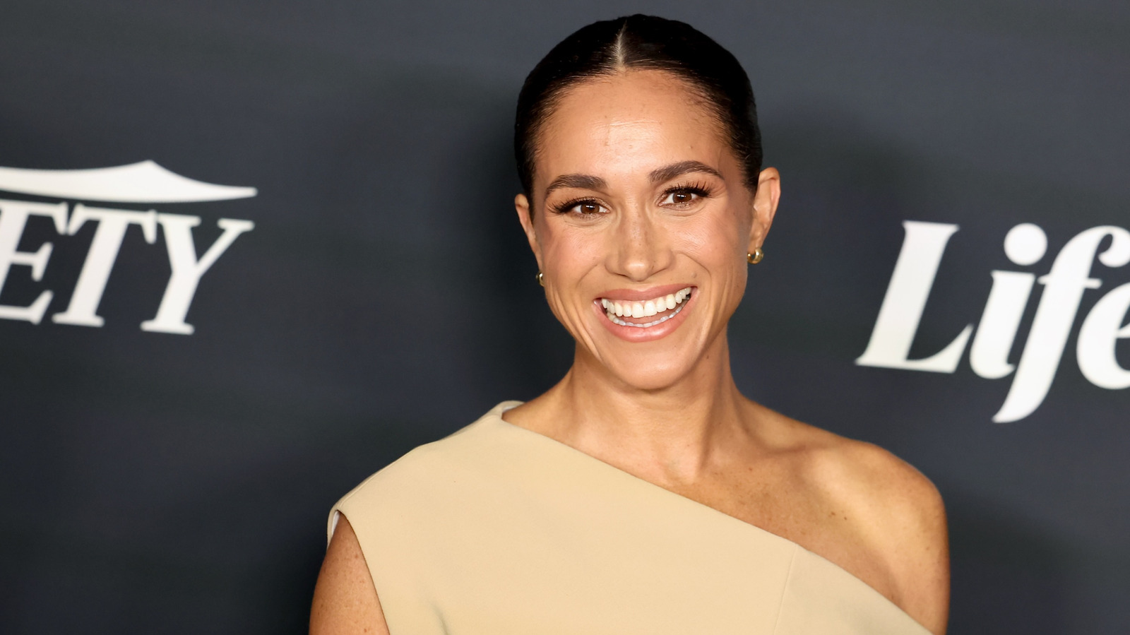 <a href="https://www.thelist.com/1812929/meghan-markle-new-podcast-look-meant-more-than-you-realized/" target="_blank">Meghan Markle’s Look For Her New Podcast Meant More Than You Realized</a>