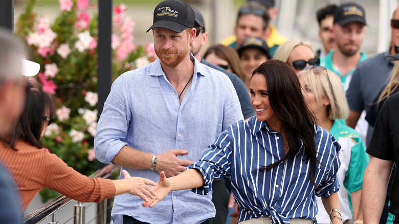 Meghan Markle and Prince Harry shaking hands with crowd Australia