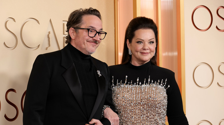 Ben Falcone and Melissa McCarthy wearing black on the Oscars red carpet