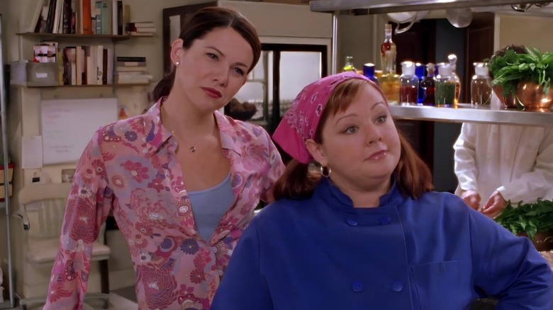 Lauren Graham and Melissa McCarthy in scene from Gilmore Girls