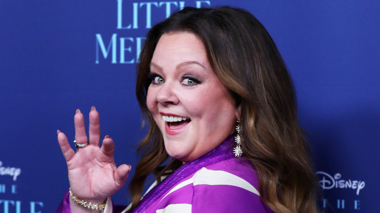 Melissa McCarthy waving