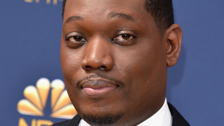 Michael Che poses on the red carpet