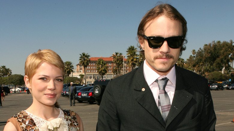 Michelle Williams walking with Heath Ledger outside in Los Angeles.
