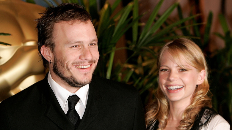 Heath Ledger and Michelle Williams smiling on red carpet
