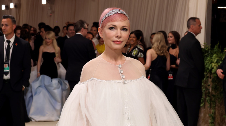 Michelle Williams posing with pink hair at the Met Gala