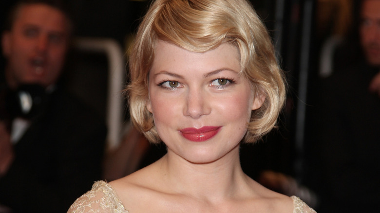 Michelle Williams posing on red carpet