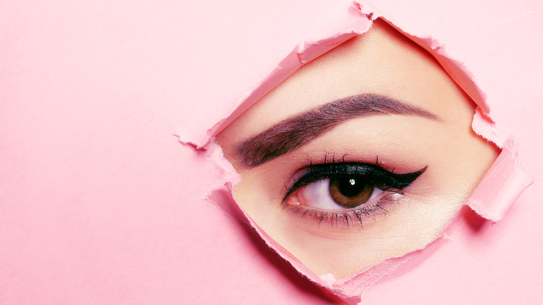 Sculpted eyebrow