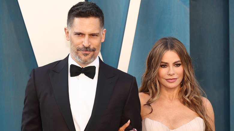 Joe Manganiello and Sofía Vergara posing at the Vanity Fair Oscars party