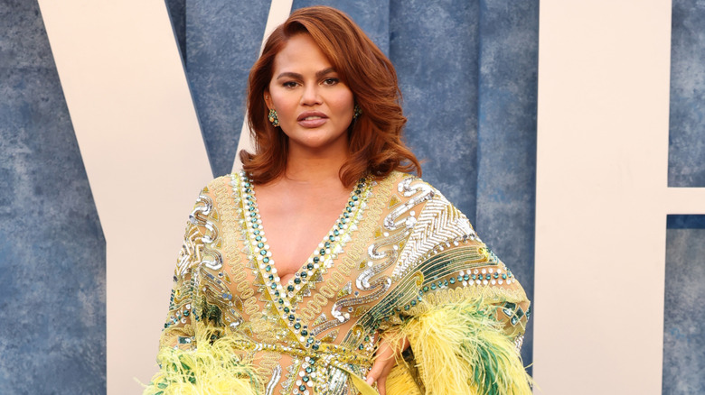 chrissy teigen layered bob hair