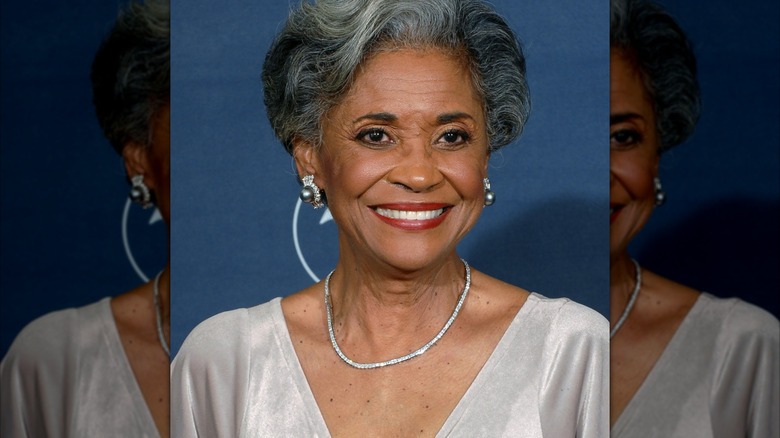Nancy Wilson smiling at the Grammys in 2007
