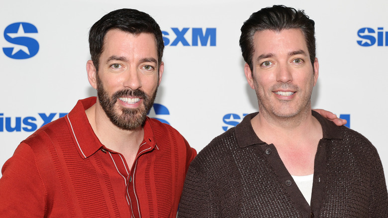 Jonathan Scott and Drew Scott posing at an event