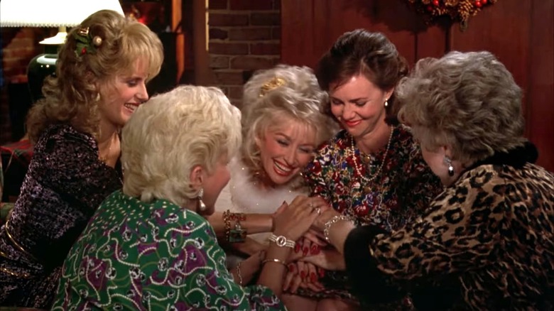 Cast of Steel Magnolias smiling