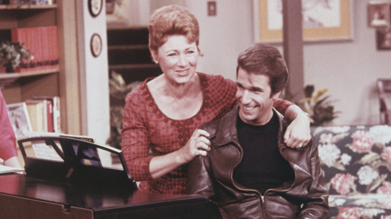 Marion Ross and Henry Winkler smiling and embracing in a scene from Happy Days