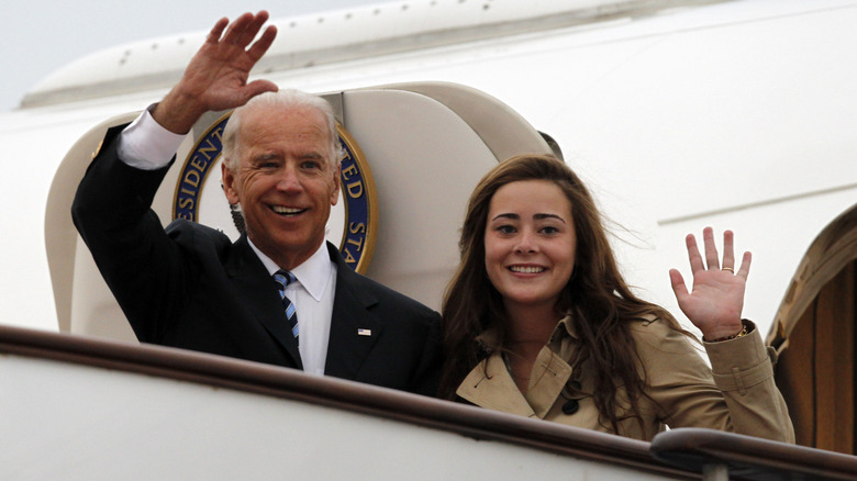 Naomi Biden waving next to President Joe Biden