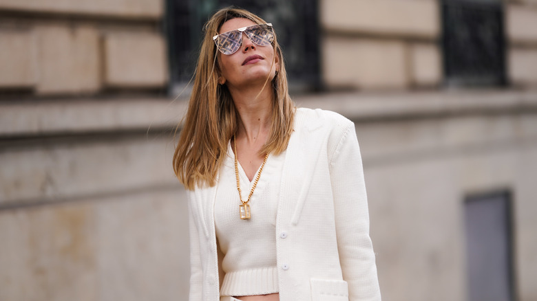 Woman wearing long necklace and V-neck