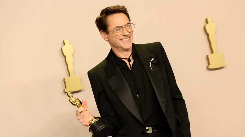 Robert Downey Jr. in black tux holding an Oscar