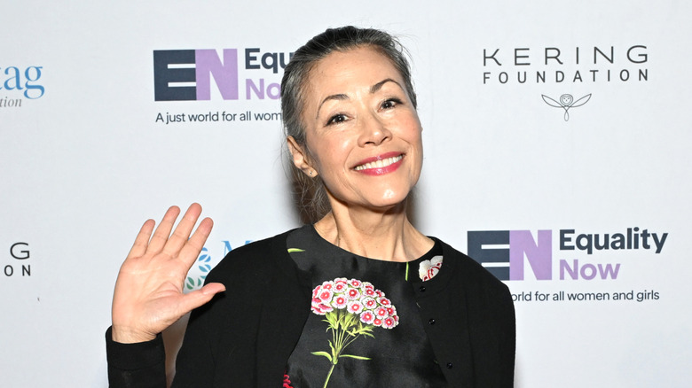 Ann Curry waving to the camera