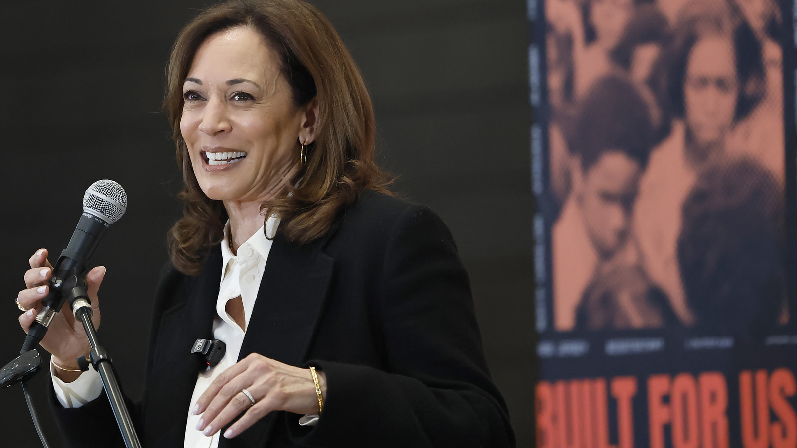 <a href="https://www.thelist.com/1910001/kamala-harris-nicknames-over-the-years/" target="_blank">Nicknames Kamala Harris Has Been Saddled With Over The Years</a>