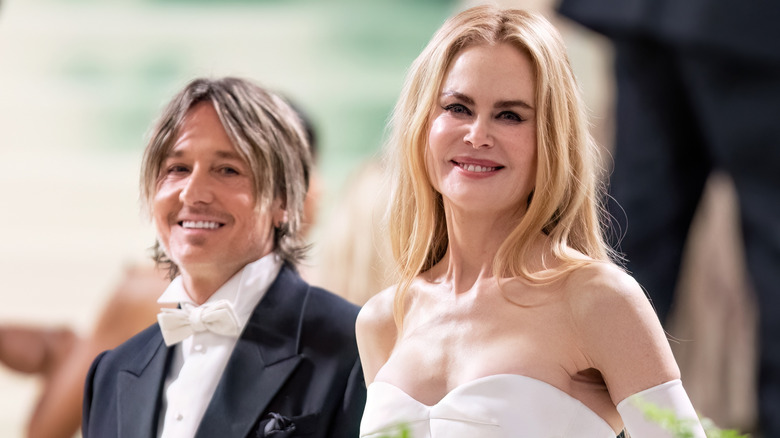 Keith Urban and Nicole Kidman smiling and wearing formal attire