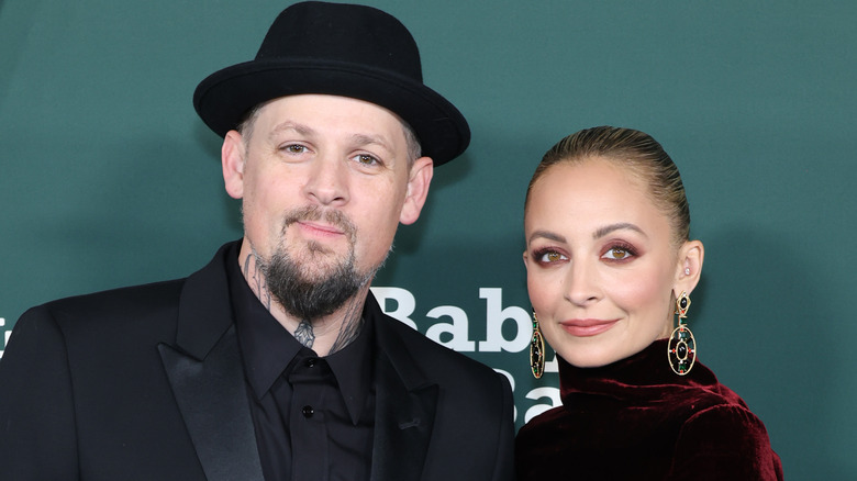 Nicole Richie and Joel Madden posing