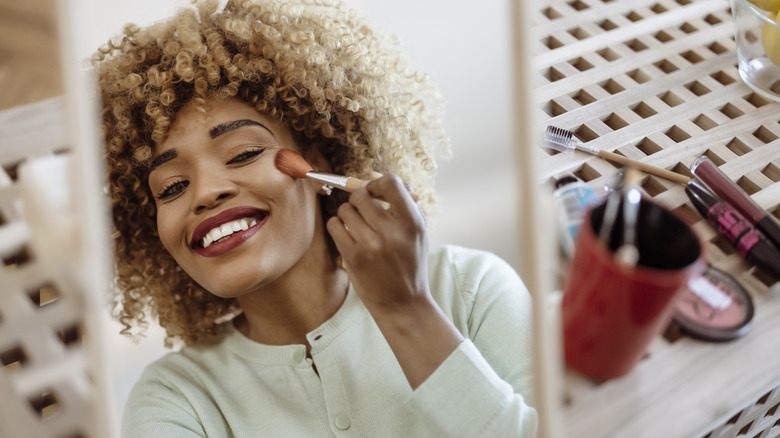 Woman putting on makeup