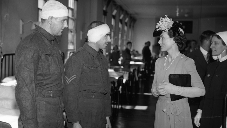 Alice, Duchess of Gloucester greeting soldiers at the hospital in 1940