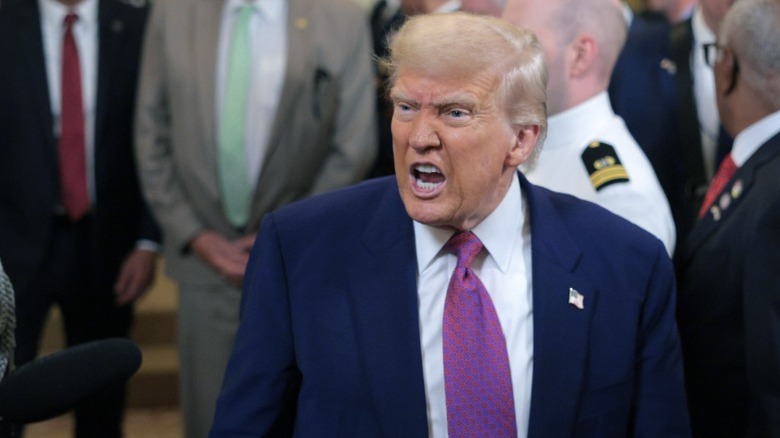 Donald Trump angrily responds to a reporter in the East Room of the White House (2025)