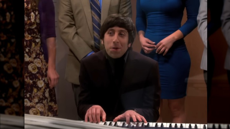 Howard (Simon Helberg) playing the piano in "The Big Bang Theory"