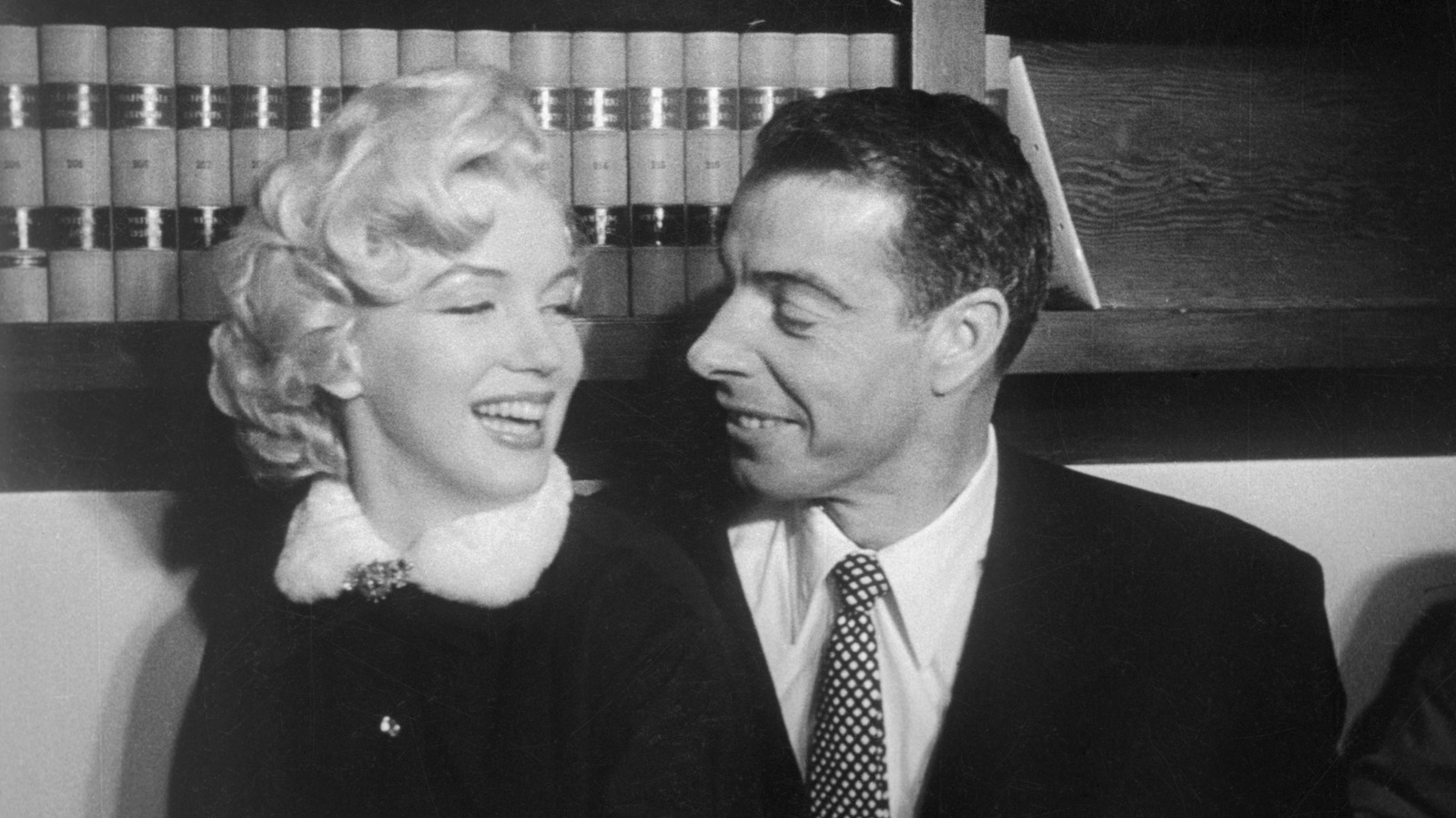 <a href="https://www.thelist.com/2202857/old-hollywood-stars-with-sizeable-age-gap-relationships/" target="_blank">Old Hollywood Stars Who Had Sizable Age Gaps In Their Relationships</a>