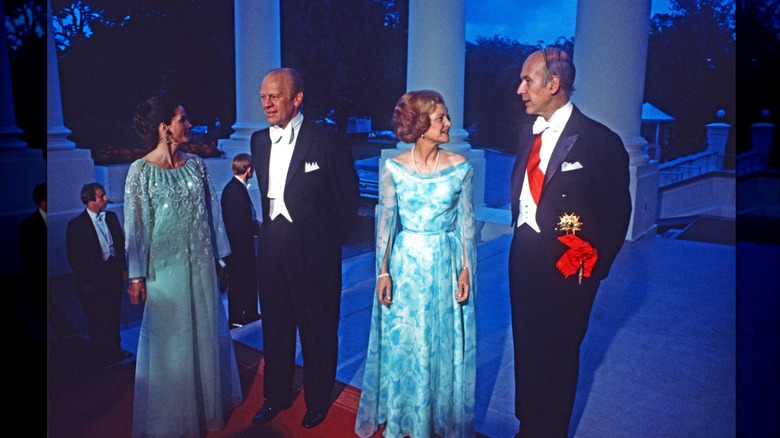 Betty Ford with Gerald Ford, Valery Giscard d'Estaing, and Anne-Aymone Giscard d'Estaing, and Anne-Aymone Giscard d'Estaing at a state dinner