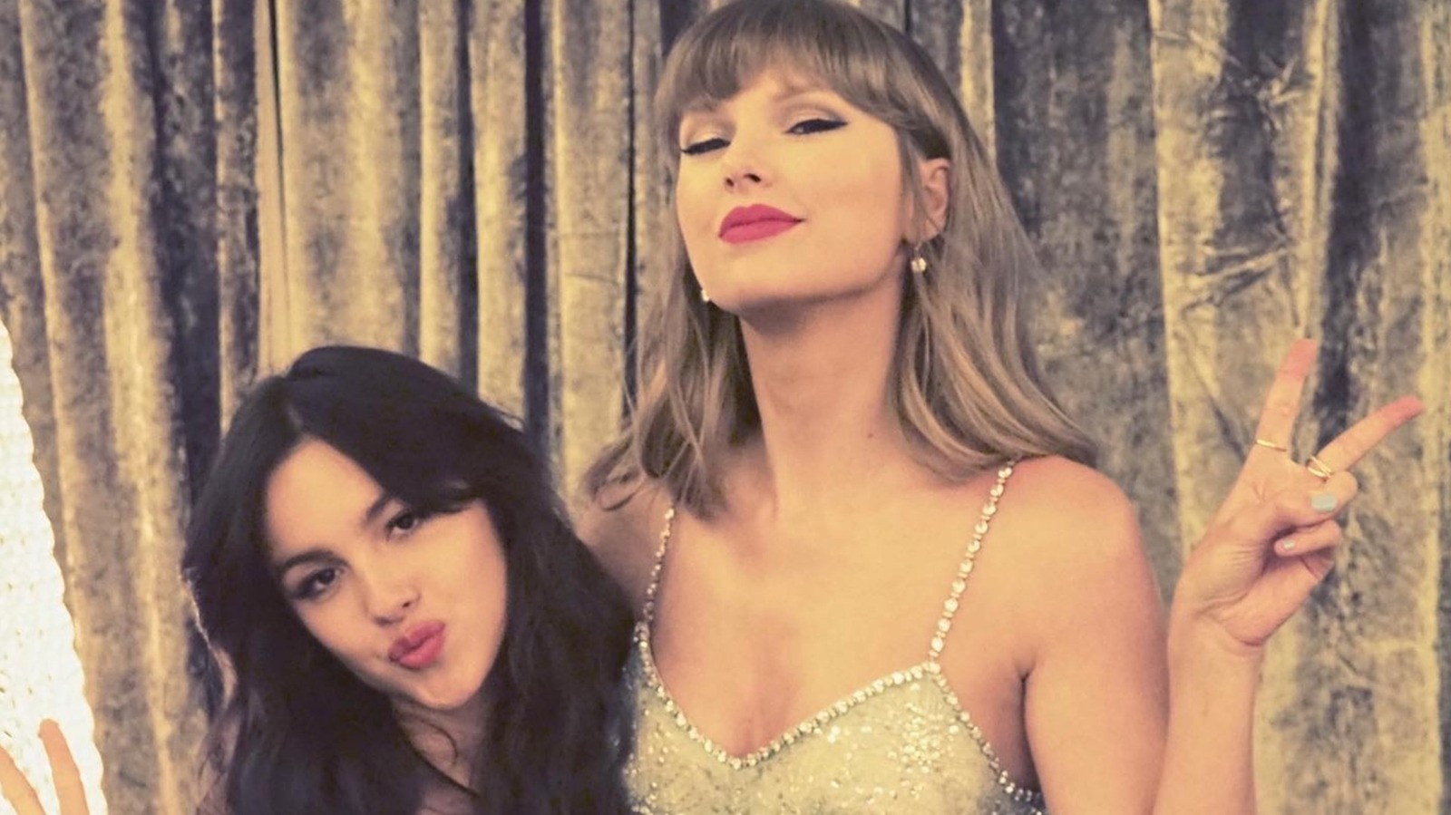 <a href="https://www.thelist.com/2204510/olivia-rodrigo-wont-feed-into-speculation-taylor-swift-feud/" target="_blank">Olivia Rodrigo Won’t Feed Into The Speculation About A Taylor Swift Feud</a>