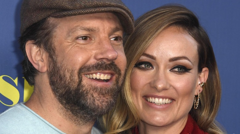 Olivia Wilde and Jason Sudeikis press their heads together