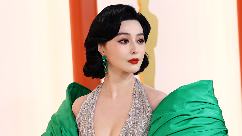 Fan Bingbing posing