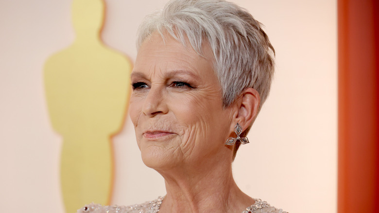 Jamie Lee Curtis posing at the Oscars