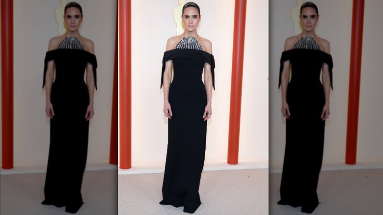 Jennifer Connelly posing on Oscars carpet