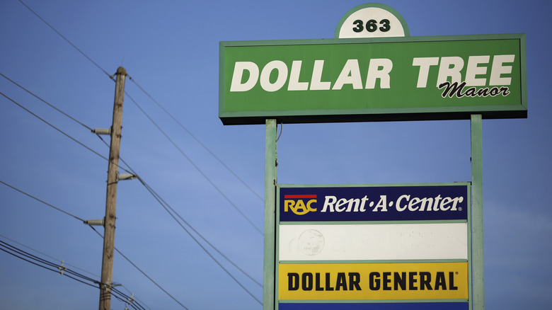 Dollar Tree Dollar General sign