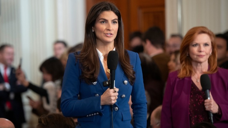 Kaitlan Collins speaks at a news conference in the White House (2025)