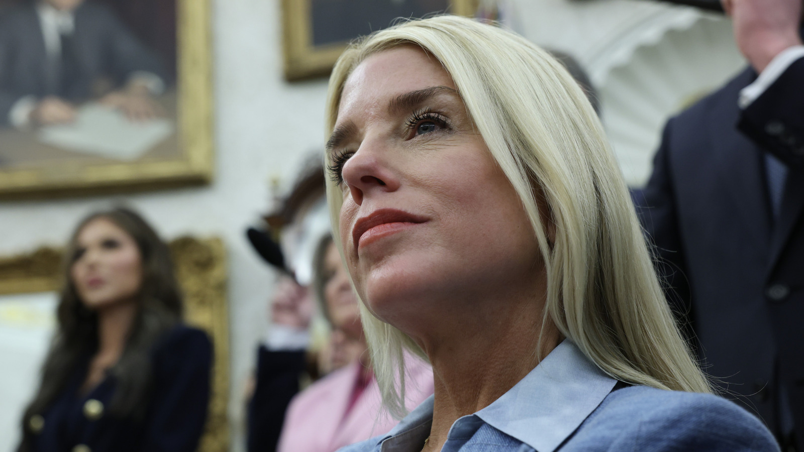 Pam Bondi Pairs Outdated Suit With Oddly-Patterned Shirt That Looks ...