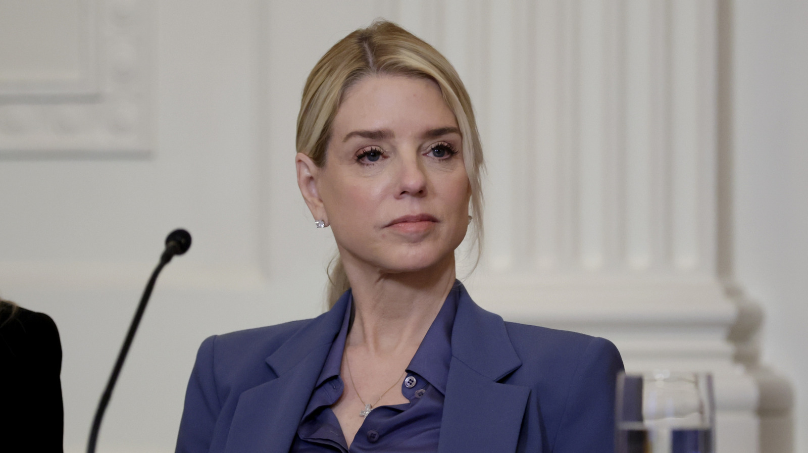 <a href="https://www.thelist.com/2131104/pam-bondi-field-trip-graceland-with-trump-gives-haters-fuel/" target="_blank">Pam Bondi’s Field Trip With Trump To Graceland Is Giving Her Haters Plenty Of Fuel</a>