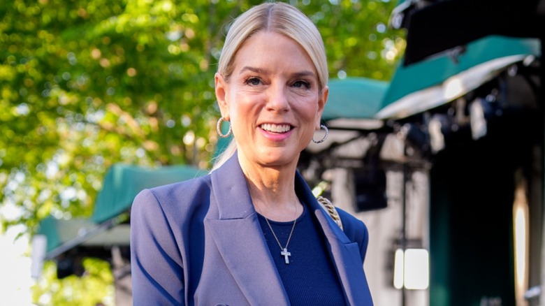 Pam Bondi arrives for an interview on the North Lawn of the White House in Washington, DC (2025)