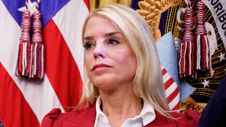 Pam Bondi listens as Donald Trump speaks in the Oval Office of the White House (2025)