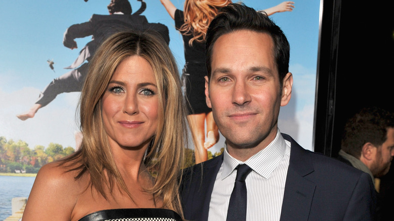 Paul Rudd and Jennifer Aniston posing
