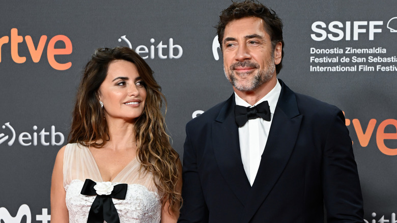 Penélope Cruz smiling and looking at Javier Bardem on the red carpet
