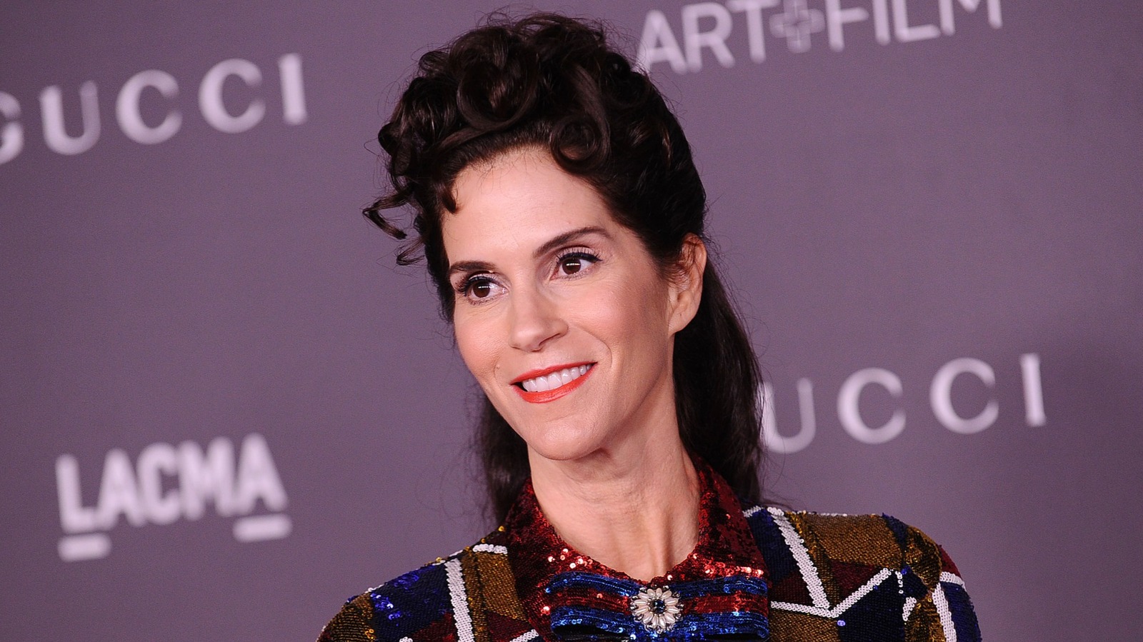 Photos Of Jami Gertz Before And After Embracing Her Stunning Gray Hair Transformation