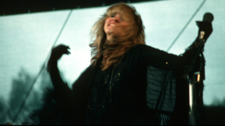 Steve Nicks performing in 1977 wearing all black, including black gloves