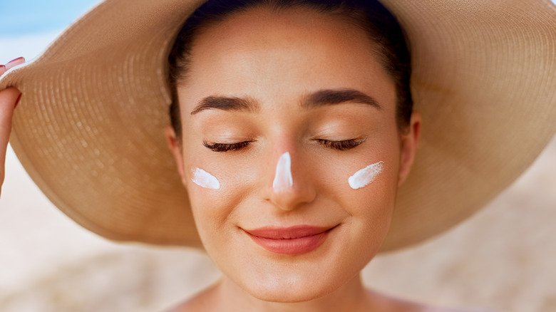 Person wearing a hat and sunscreen