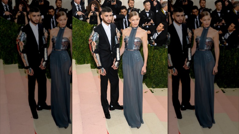 (l-r): Zayn Malik and Bella Hadid posing together at the 2016 Met Gala
