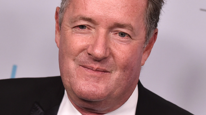 piers morgan posing